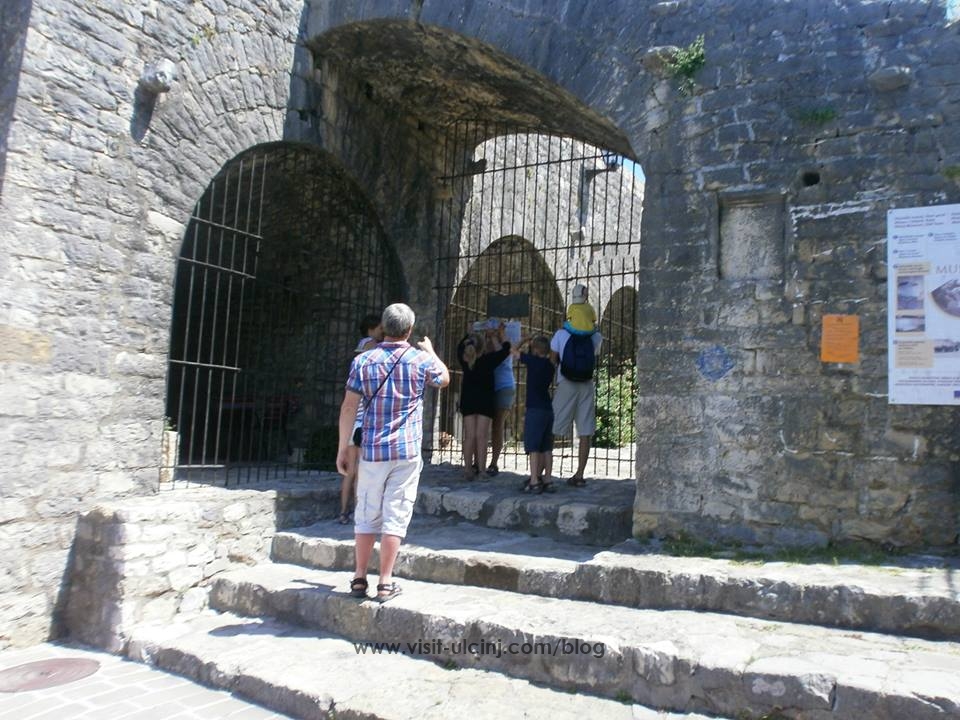 Muzeu në Ulqin i mbyllur, turistat e zhgënjyer