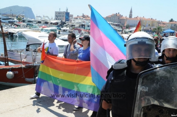 Dhunë në paradën e homoseksualëve në Mal të Zi – Video
