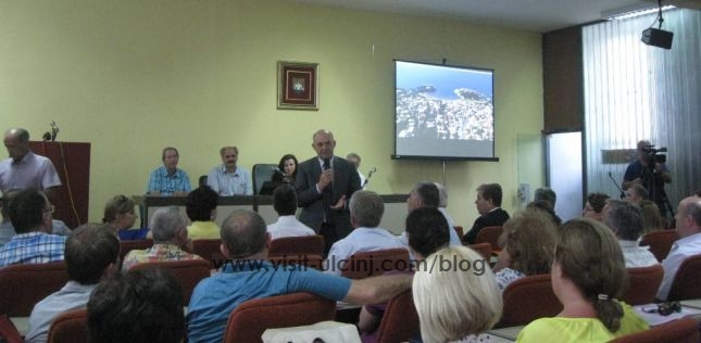 U mbajt seminari i mësuesve shqiptarë nga diaspora në Ulqin