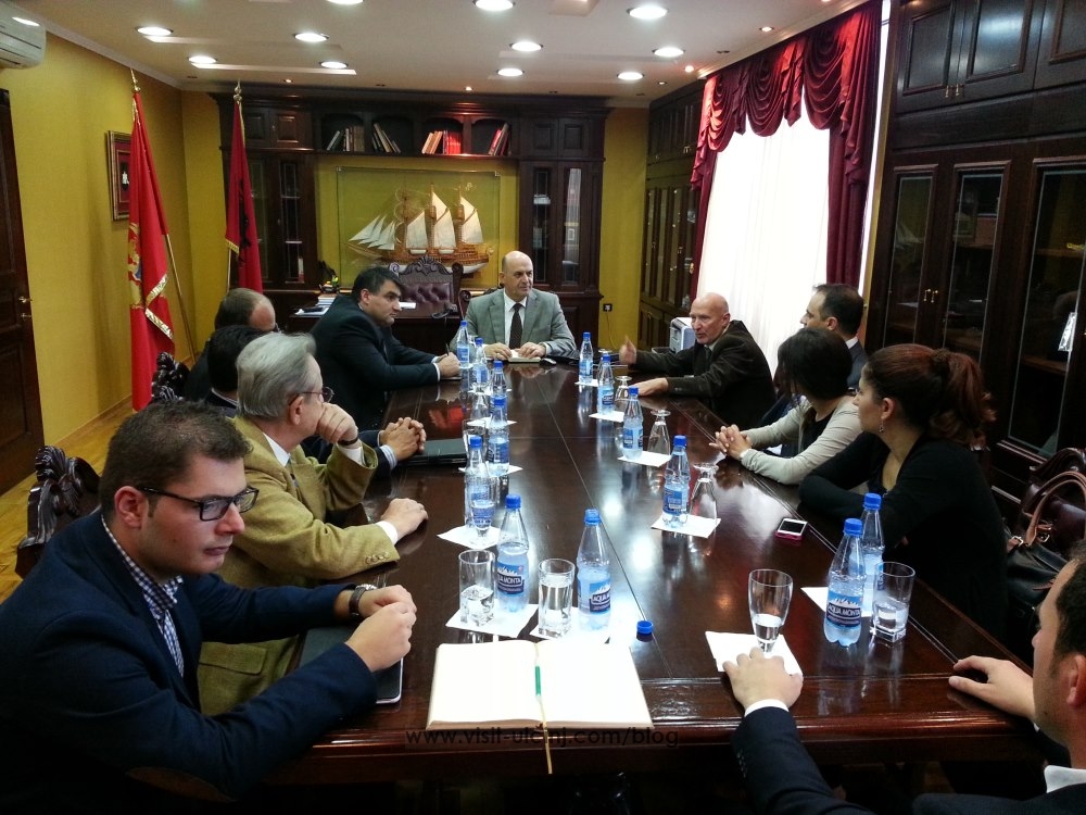 Kryetari Cungu pret ne takim afaristët nga Shqipëria