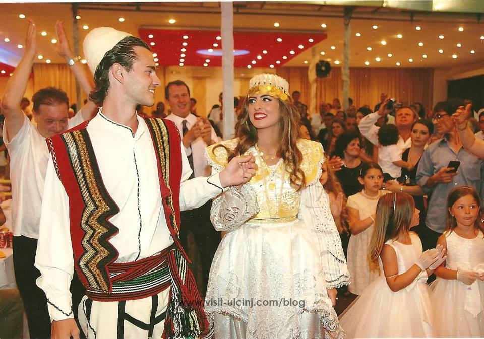 Top modeli në Veshje tradicionale shqiptare + Foto