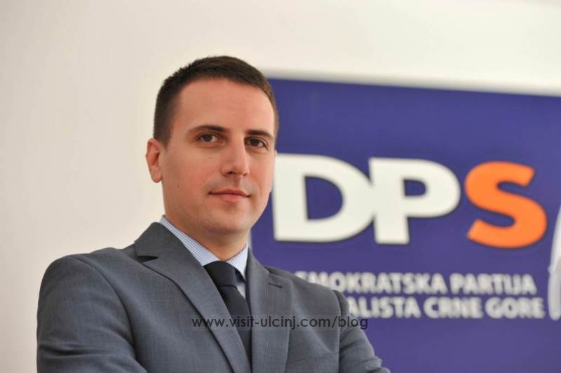 Vešović: Na kakav to rat poziva Abazović?