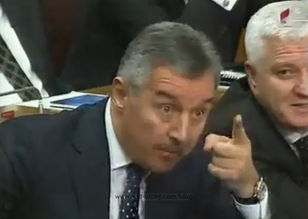 Đukanović Abazoviću: Sjedi, bitango – Video