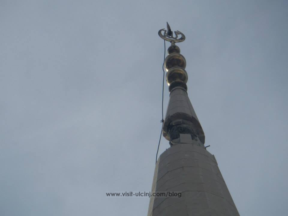 Grom udario minaret “Džamije Pomoraca” u Ulcinj