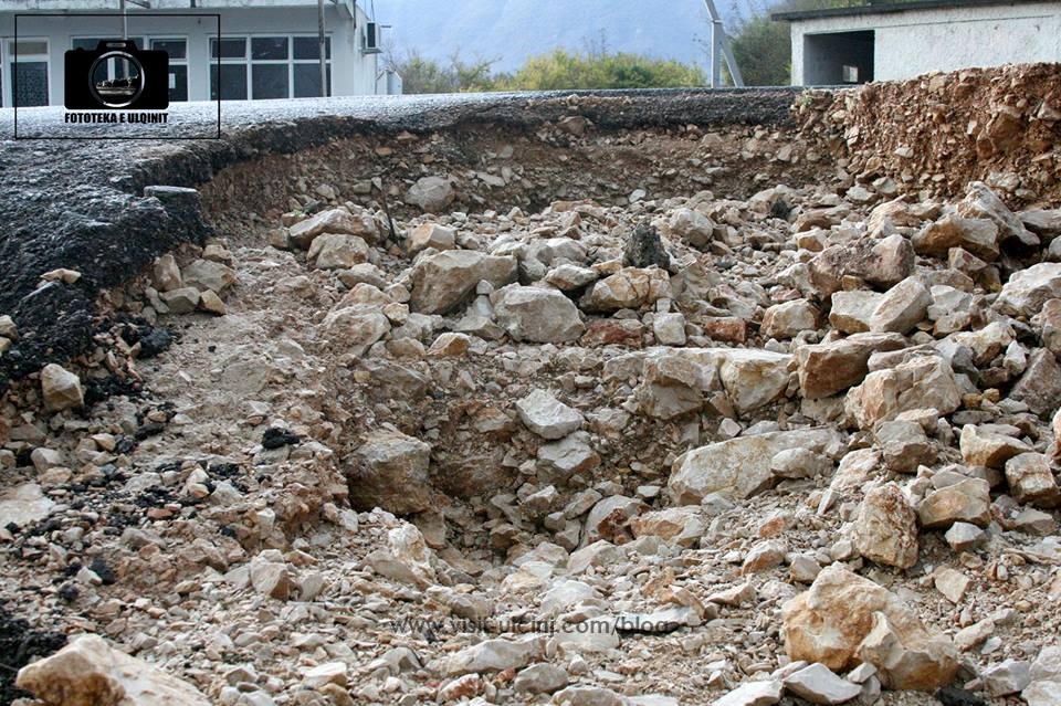 Shirat dëmtojnë aksin rrugor Sukubinë – Katërkollë + Foto