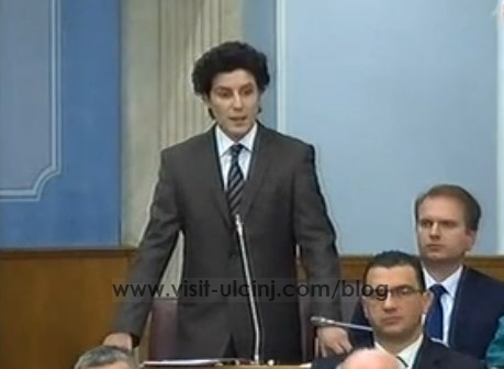 Abazoviqi flet SHQIP ne parlamentin e Malit të Zi – Video
