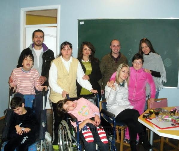 Forumi rinor i PSD-se te Ulqinit vizituan Qendren per femije me aftesi te kufizuara