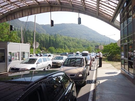Në kufirin Kroaci-Mali i Zi, shtatë orë pritje