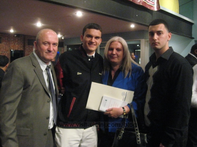 Familja-Molla-pas-ceremonise-se-kampionatit-New-York