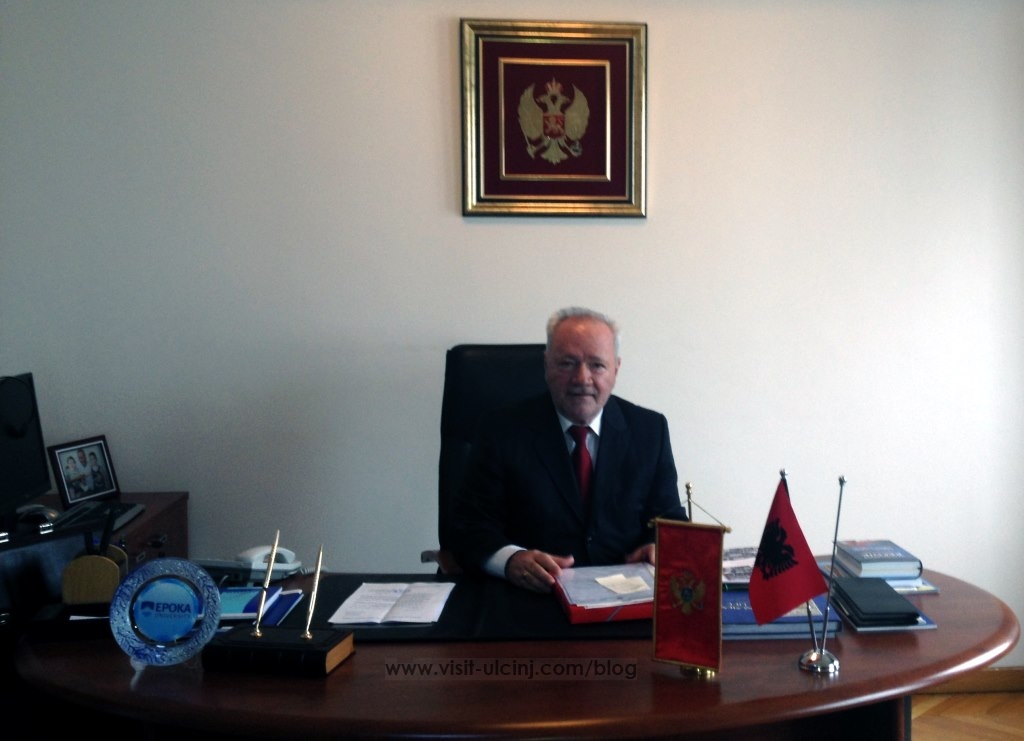 Ferhat Dinosha: Shqiptarët, të rëndë në gjuhë dhe të lehtë në gisht!