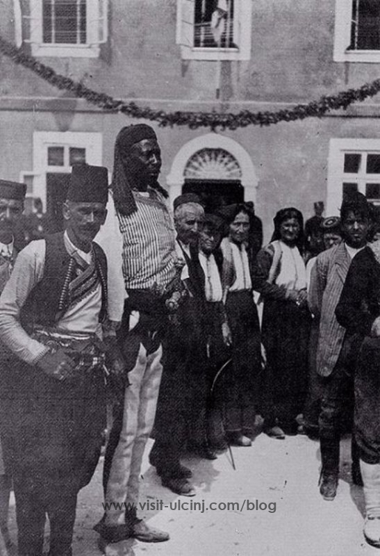 Zezaku me kostume tradicionale shqiptare ne Ulqin, foto e vitit 1915