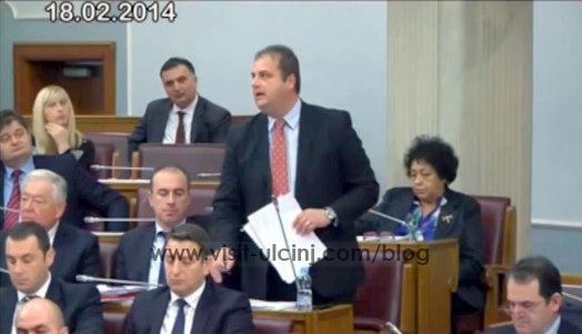 Në Parlamentin e Malit të Zi vazhdon diskriminimi i shqiptarëve, largohen deputetët – Video