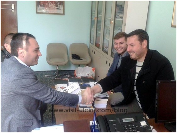 Instituti IDEA dhuron libra Shkollës fillore-1