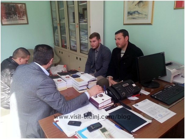 Instituti IDEA dhuron libra Shkollës fillore-3