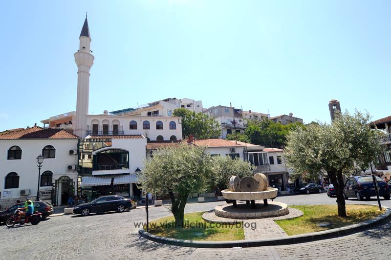 Muradin-begu ndërtoi në krye të Pazarit faltoren islame