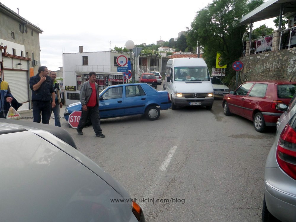 Karamanaga: Kako komunalna policija zatvara put u Ulcinj?