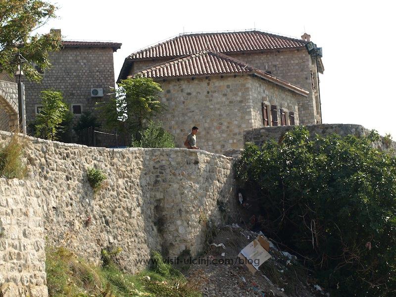 Papastërtia në qytetin e vjetër të Ulqinit ka arritur kulminacionin + Foto