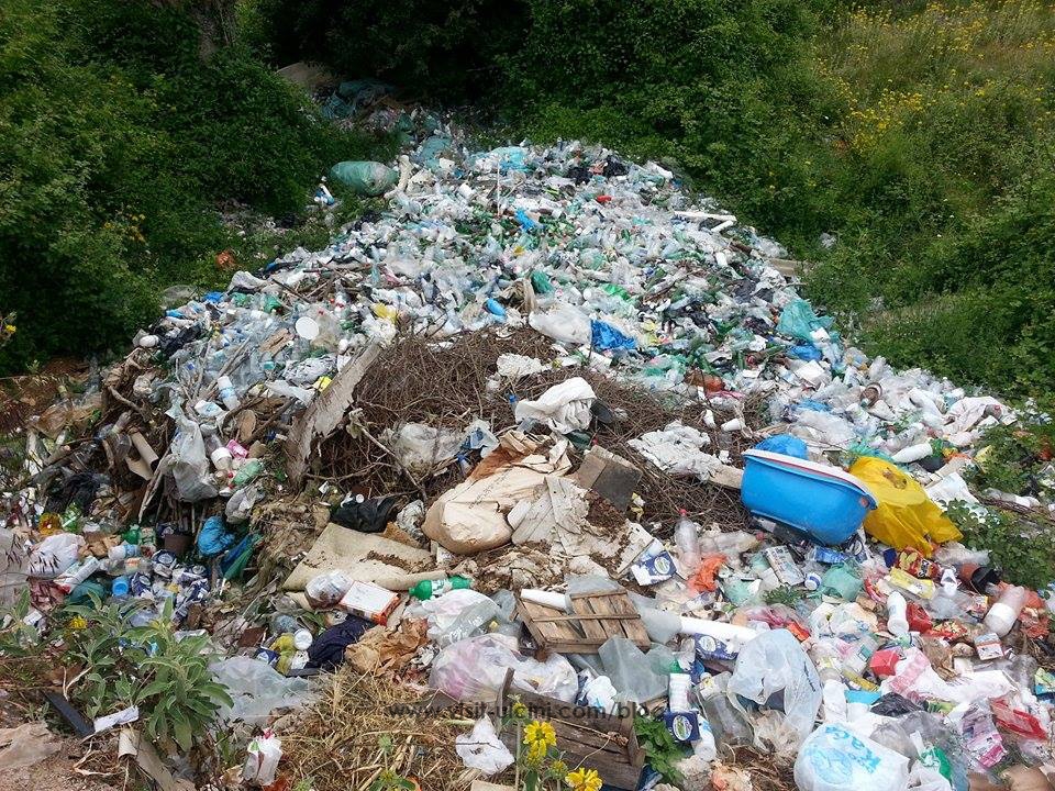 Rrezik nga bërlloku dhe deponia e mbeturinave ndërtimore në Anë të Malit!