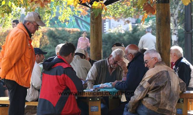 Pensionistët e Kosovës në Ulqin i kërkojnë Thaçit pensionet