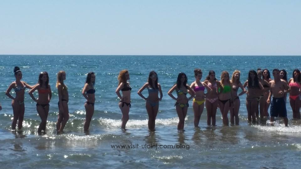 Miss Shqipëria 2014 pozon me bikini në Ulqin