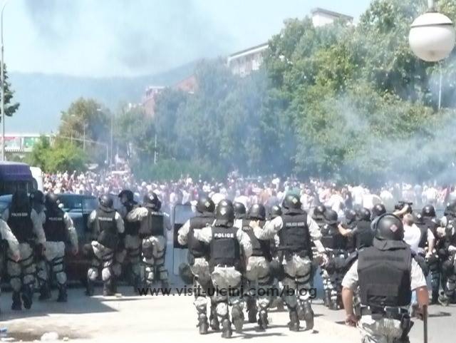 Policia maqedone kontrolle dhe bastisje nëpër shtëpitë e shqiptarëve
