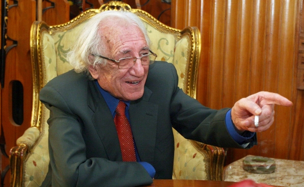 Dritero Agollit i jepet çmimi “Teuta”