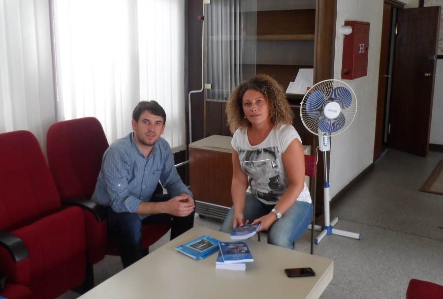 Politologu nga Kosova  i dhuron libra Bibliotekës së Qytetit në Ulqin