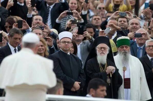 Mbërrin në Tiranë Papa Francesku-1