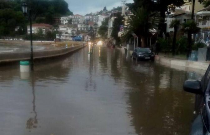 Ne­vri­je­me ko­je je prekju­če za­hva­ti­lo Ul­cinj