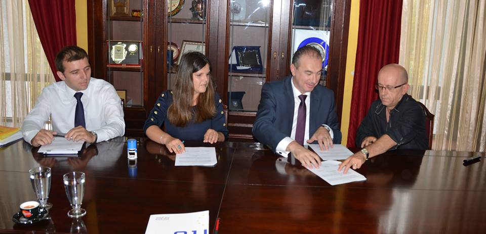Komuna Ulqinit nënshkroi memorandum bashkëpunimi me SOS Telefonin