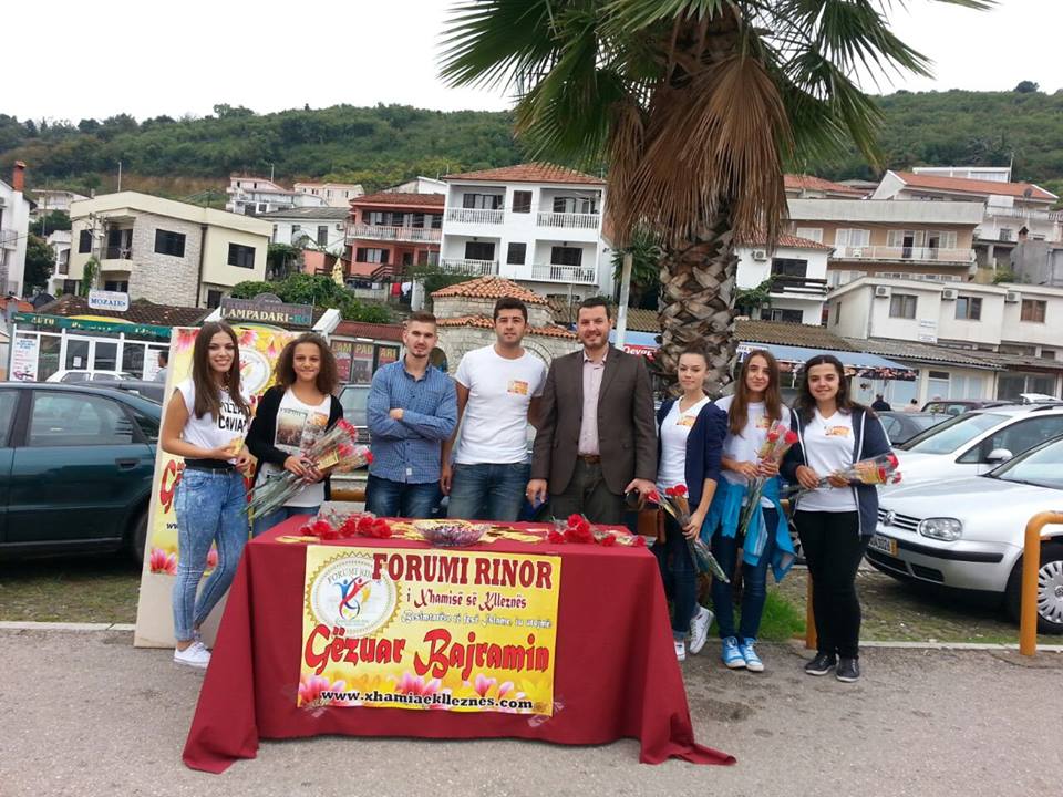 Qindra karanfila me rastin e festës së Kurban Bajramit