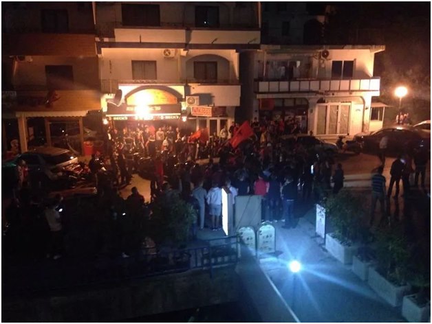 Si u festua në Ulqin ndeshja Shqipëri-Serbi  nga tifozët e saj ulqinakë – Video