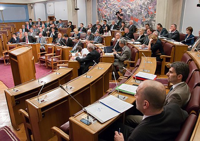 Nimanbegu: Tekst zakona ne odgovara nazivu