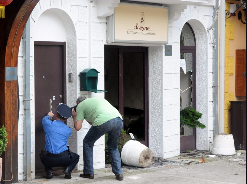 Sulmohet me gurë ambasada shqiptare në Podgoricë + Foto + Video