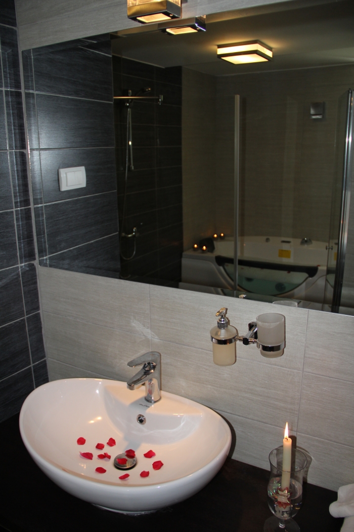 Jacuzzi on a rainy day-Hotel Mediteran-Ulcinj-Montenegro-Bathroom_