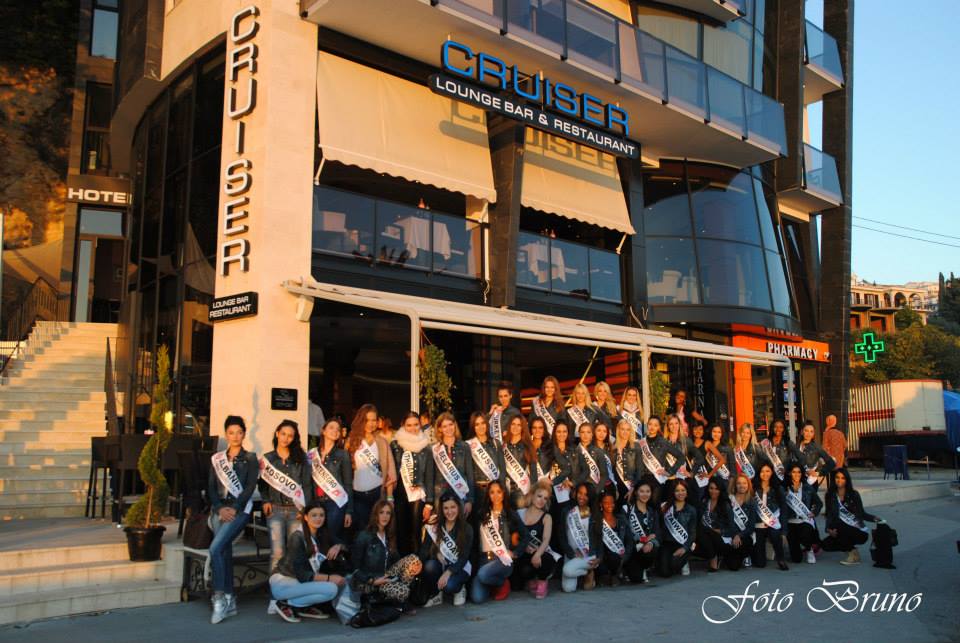 Nga Ulqini, “Miss Globe” hyn dhe në thellësitë e minierës së Bulqizës