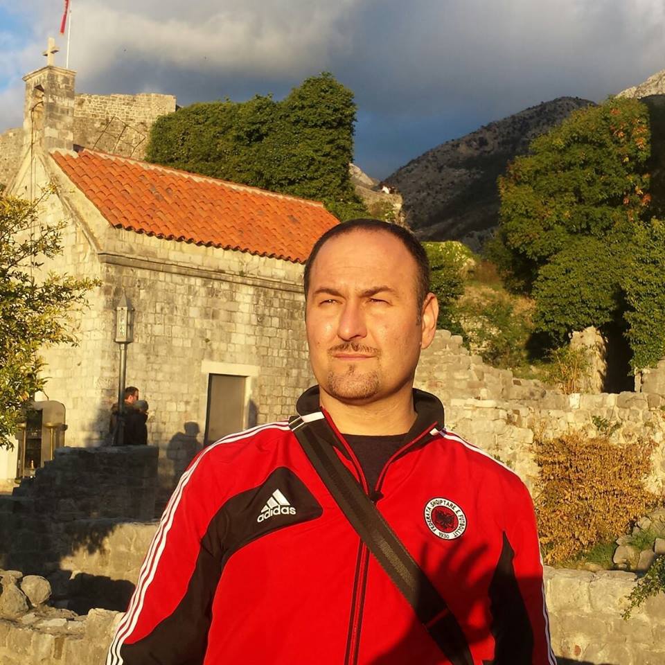 Flamuri: KUSHTETUTA MALIT ZI E LEJON LIGJI I MZI E LEJON…POR..PSE NUK U FESTUA DITA E FLAMURIT TE SHQIPTARVE SOT NE ULQIN