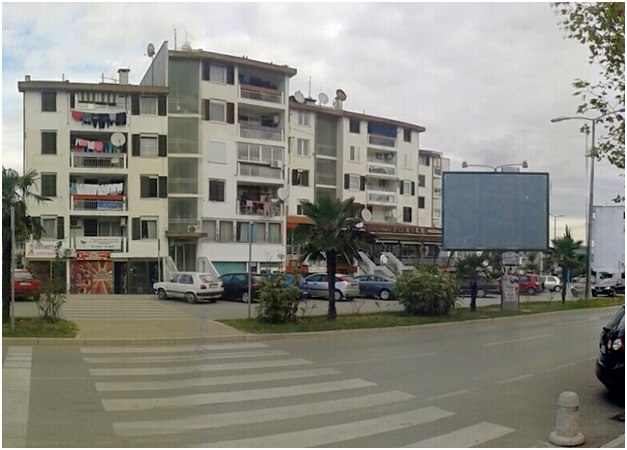 Nika: Blloku i  banesave  në  Ulqin që iu grabit  Kosovës nga  komiteti  komunal  i Ulqinit