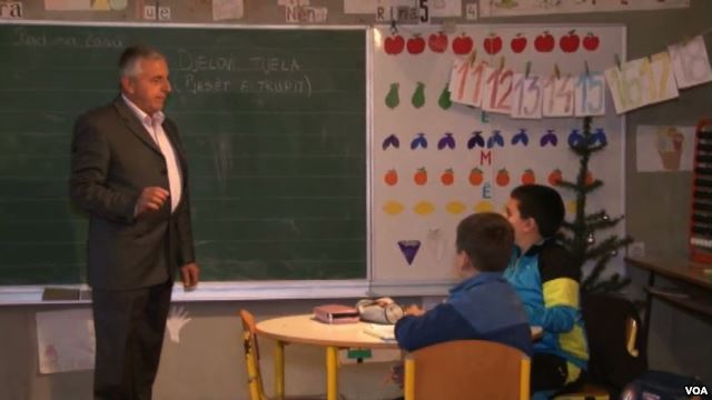 Ali Salaj: Shqiptarët në Mal të Zi të pakënaqur me gjendjen e arsimit në shqip – Video