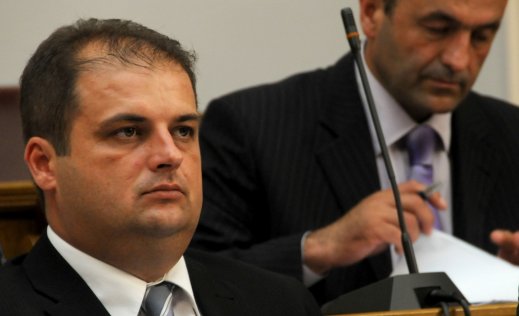 Nimanbegu në debat të ashpër për  propozim ligjin e ri për mediat