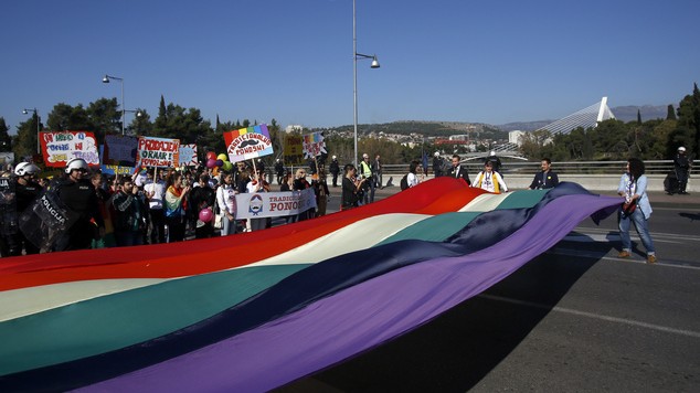 Kalon paqësisht parada gay në Mal të Zi, 2000 policë mbikqyrën aktivitetin – Video