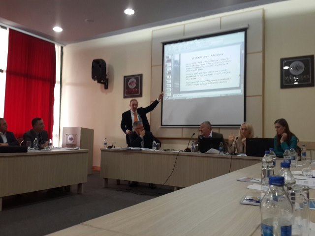 Debate agresive dhe të ashpra në tryeze të rrumbullakët për të Mirat Detare