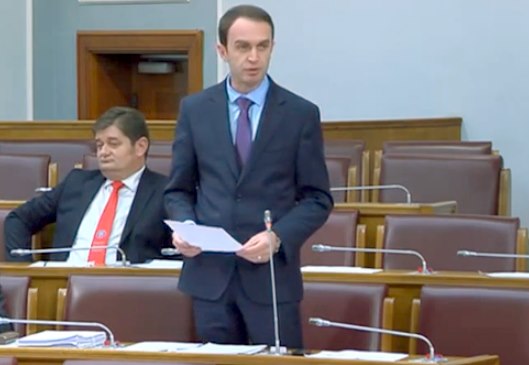 Nik Gjeloshaj: Do të japë dorëheqje nga vendi i deputetit