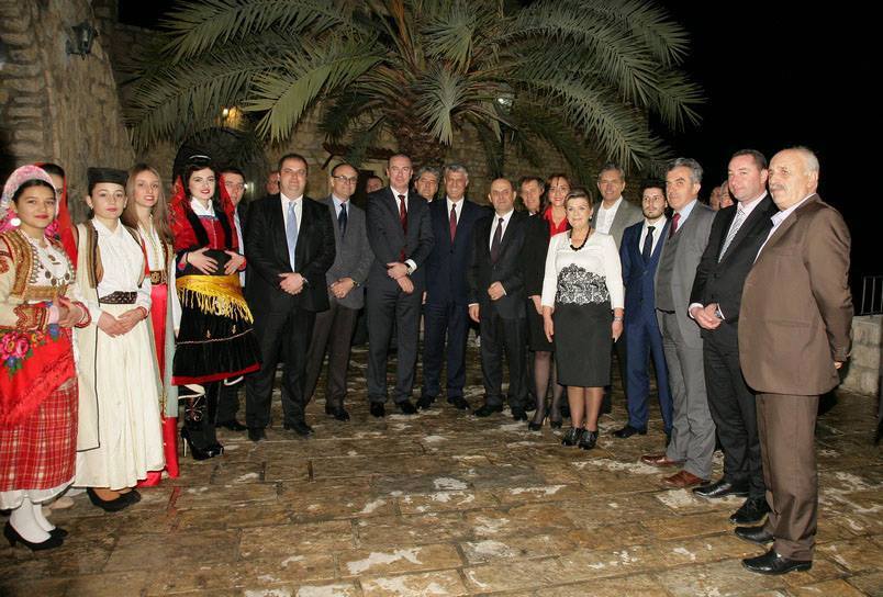 Hashim Thaçi porosi shqiptarëve te Ulqinit: Mos te braktisin vendlindjen dhe mos i shisni pronat – 60 Foto