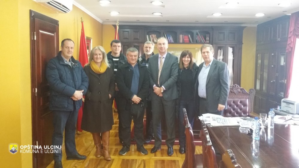 Komuna e Ulqinit përkrah nismën për ngritjen e një strehimoreje për qentë endacak