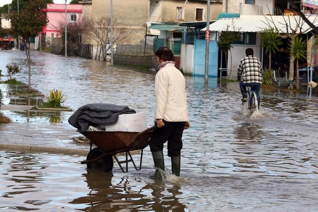 Mali i Zi i dërgoi Shqipërisë ndihmë humanitare për të përmbyturit