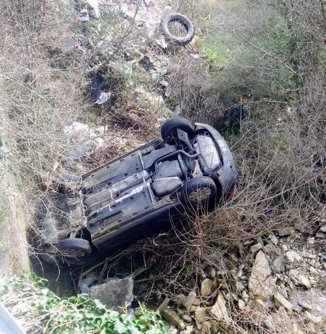 Klezna: Auto sletjelo u provaliju, dvoje povrijeđenih
