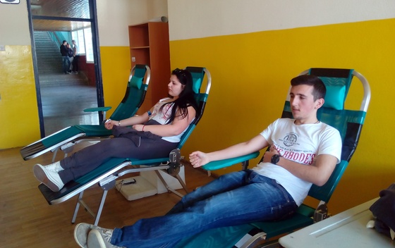 Maturanti iz Ulcinja dobrovoljno dali krv