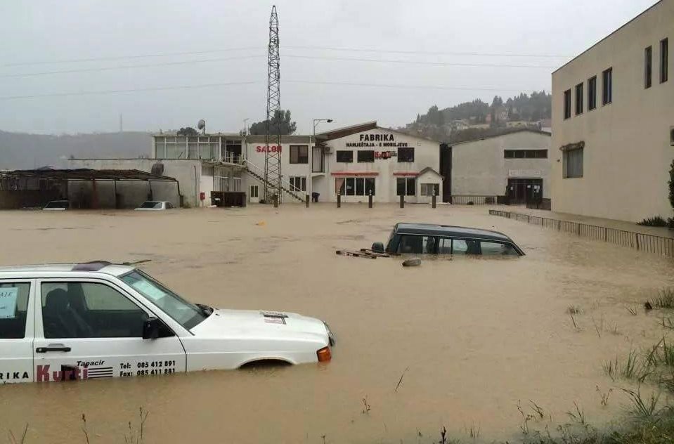 Përmbytje masive në Ulqin nga reshjet e shiut + Foto të reja – Video