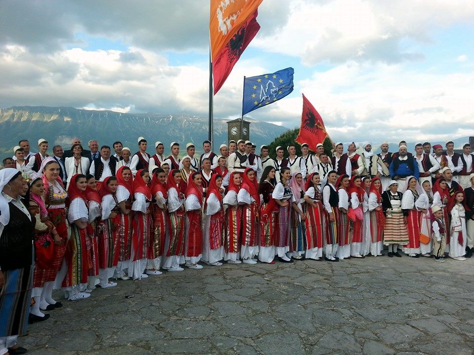 Festivali i Gjirokastrës mbledh 1204 artistë shqiptarë edhe Ulqini prezent
